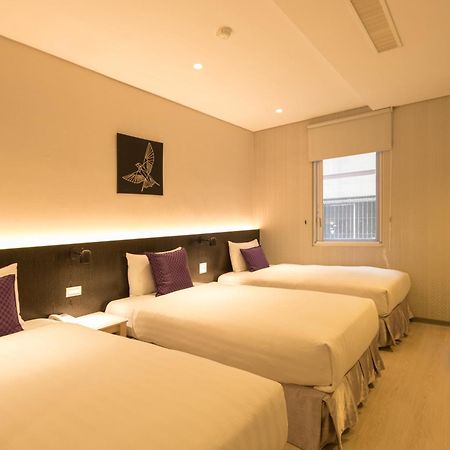 Just Enjoy Business Hotel Tainan Exterior photo