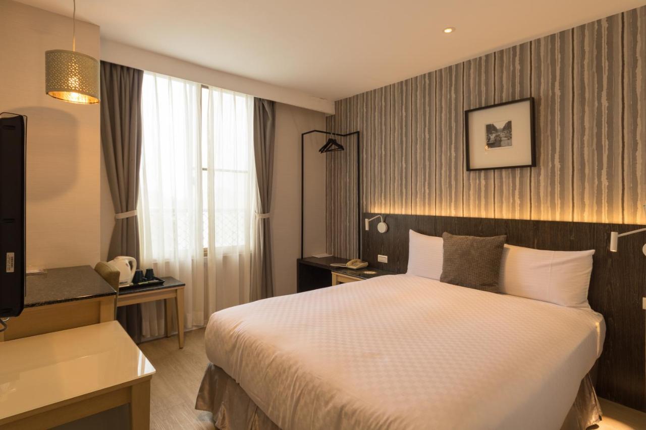 Just Enjoy Business Hotel Tainan Exterior photo