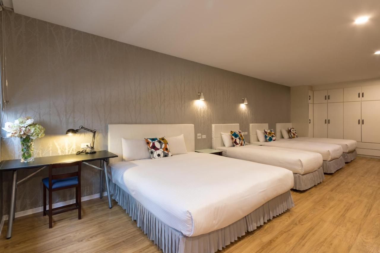 Just Enjoy Business Hotel Tainan Exterior photo