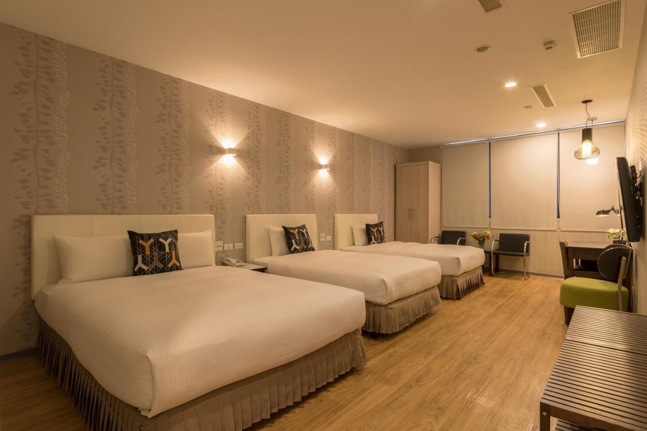 Just Enjoy Business Hotel Tainan Exterior photo