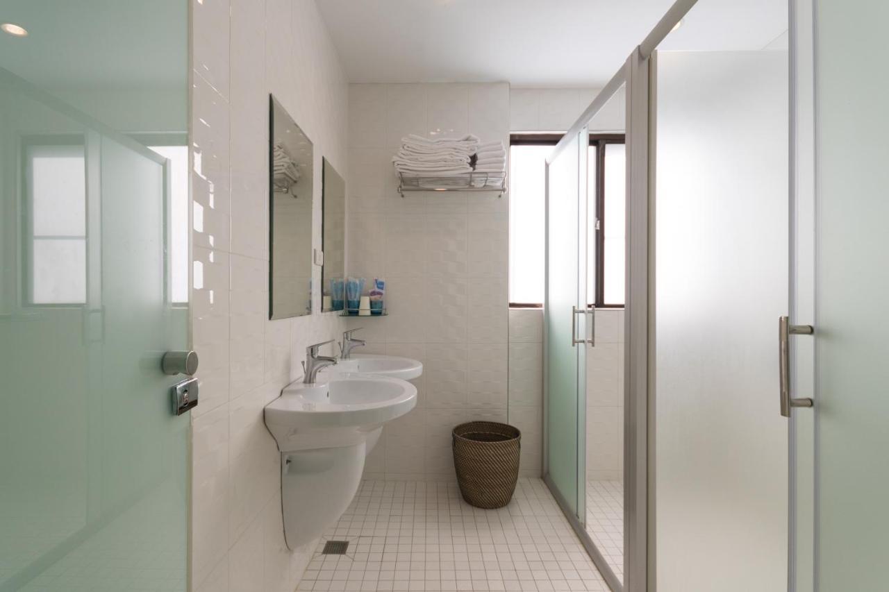 Just Enjoy Business Hotel Tainan Exterior photo