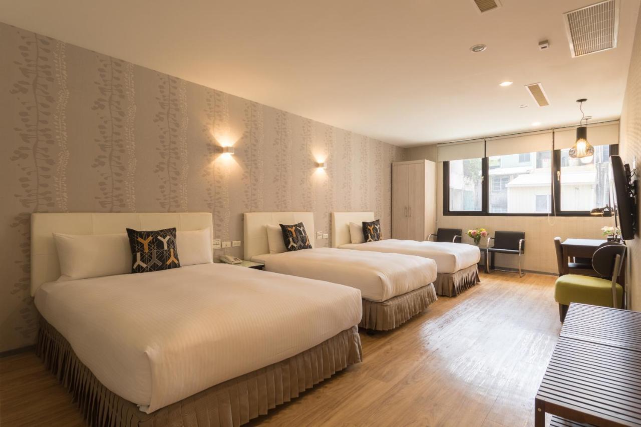 Just Enjoy Business Hotel Tainan Exterior photo