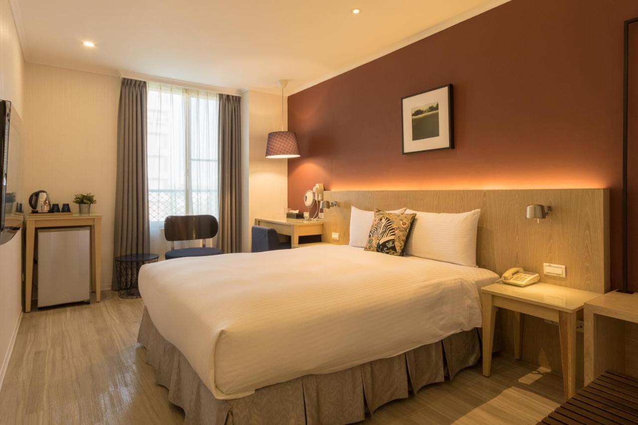 Just Enjoy Business Hotel Tainan Exterior photo