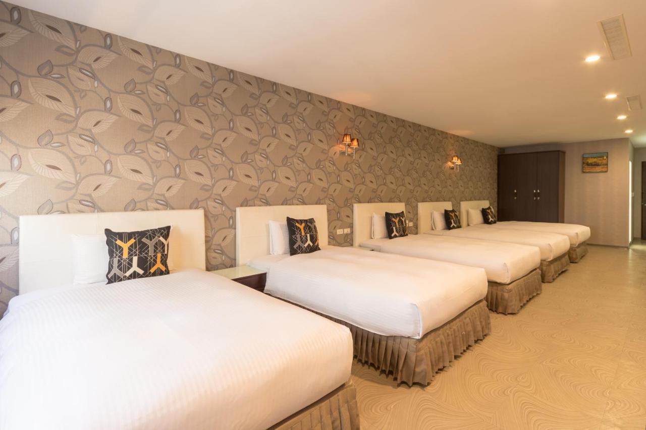 Just Enjoy Business Hotel Tainan Exterior photo