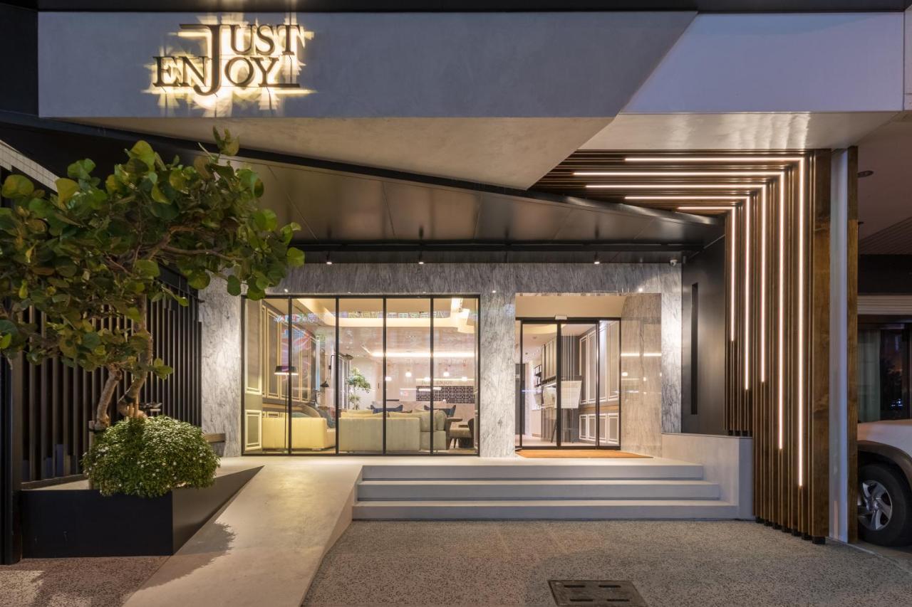 Just Enjoy Business Hotel Tainan Exterior photo