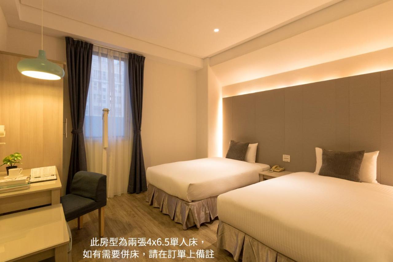 Just Enjoy Business Hotel Tainan Exterior photo