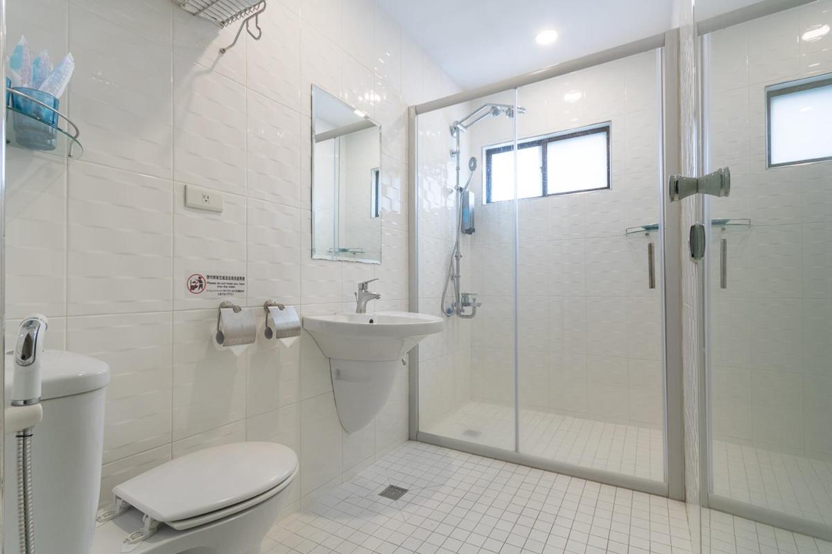 Just Enjoy Business Hotel Tainan Exterior photo