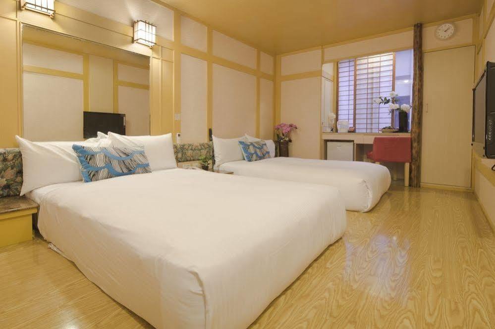 Just Enjoy Business Hotel Tainan Exterior photo
