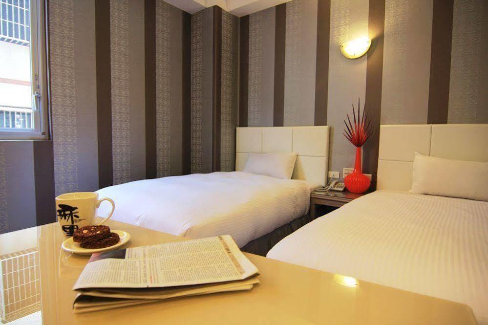 Just Enjoy Business Hotel Tainan Exterior photo