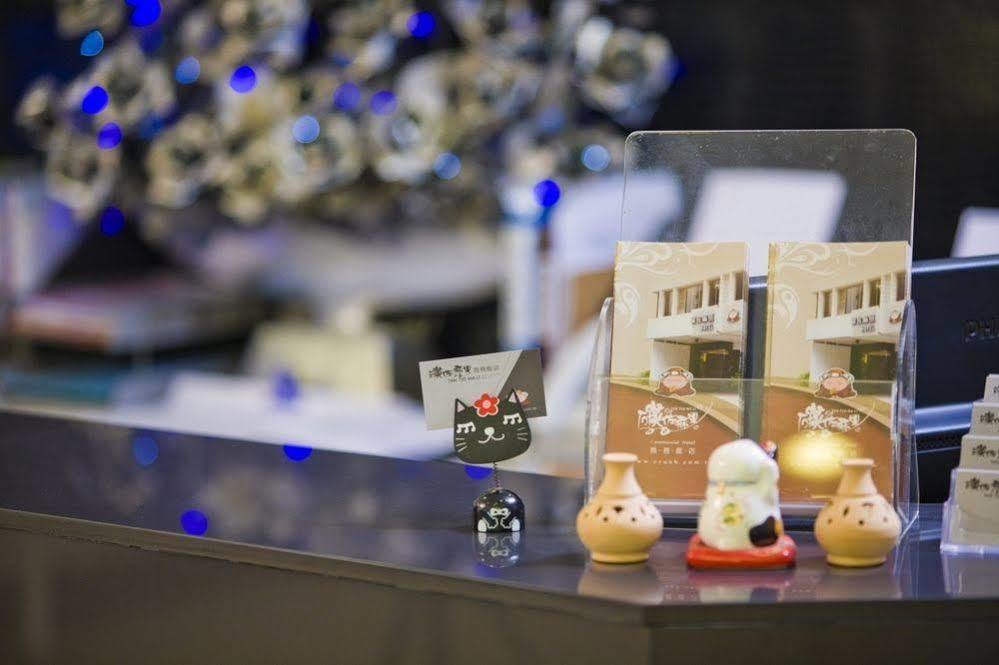 Just Enjoy Business Hotel Tainan Exterior photo