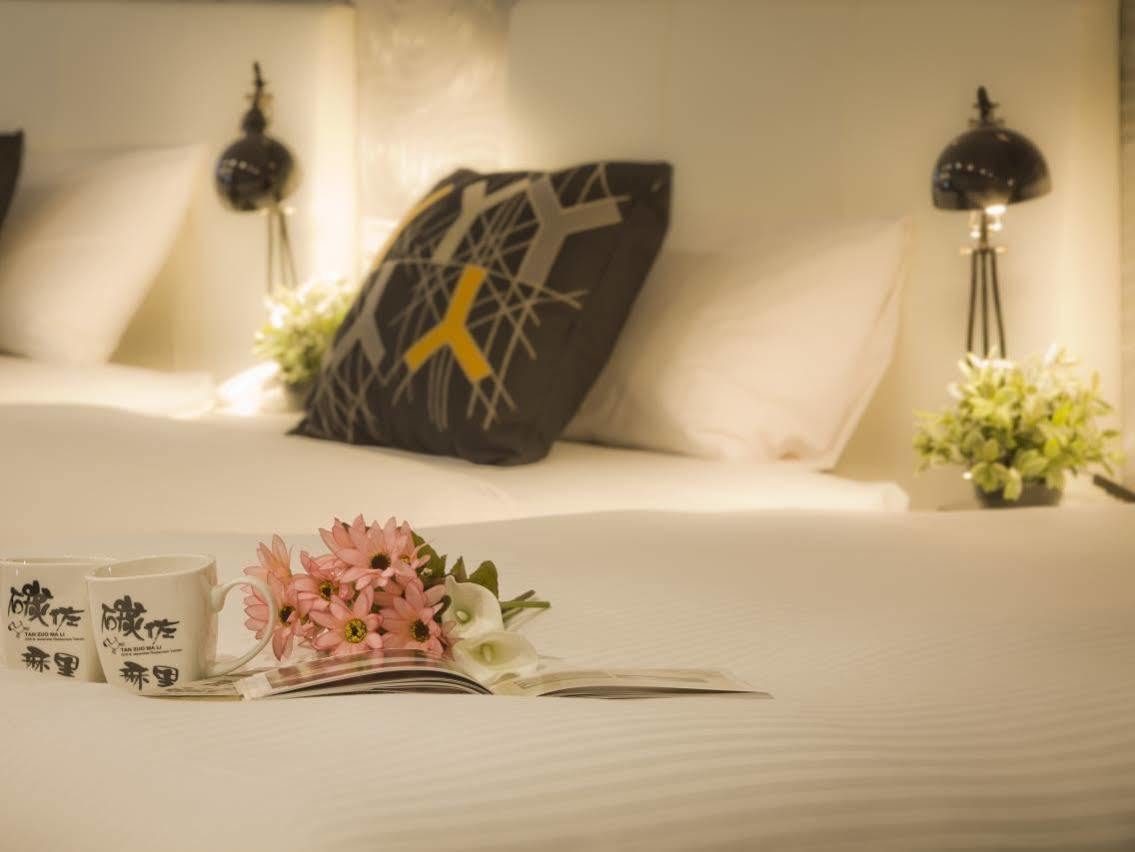 Just Enjoy Business Hotel Tainan Exterior photo
